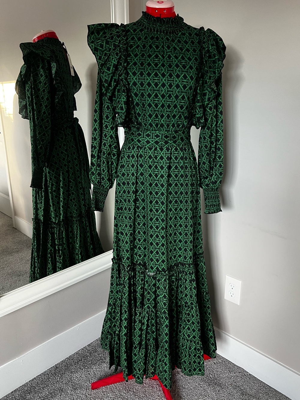 Elegant Green Patterned Long Sleeve Maxi Dress size XS/S